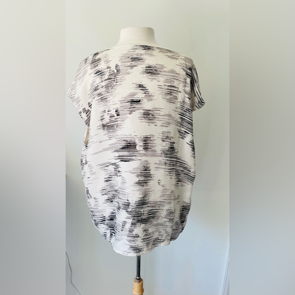 VINCE SILK BLOUSE SIZE MEDIUM - Picture 4 of 10